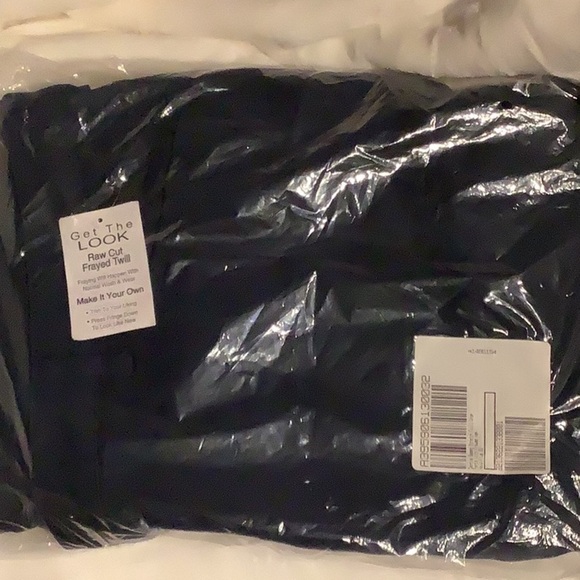 DENNIS Basso Navy Frayed Hem Twill Crop Pants (Z03.9) - Picture 5 of 6